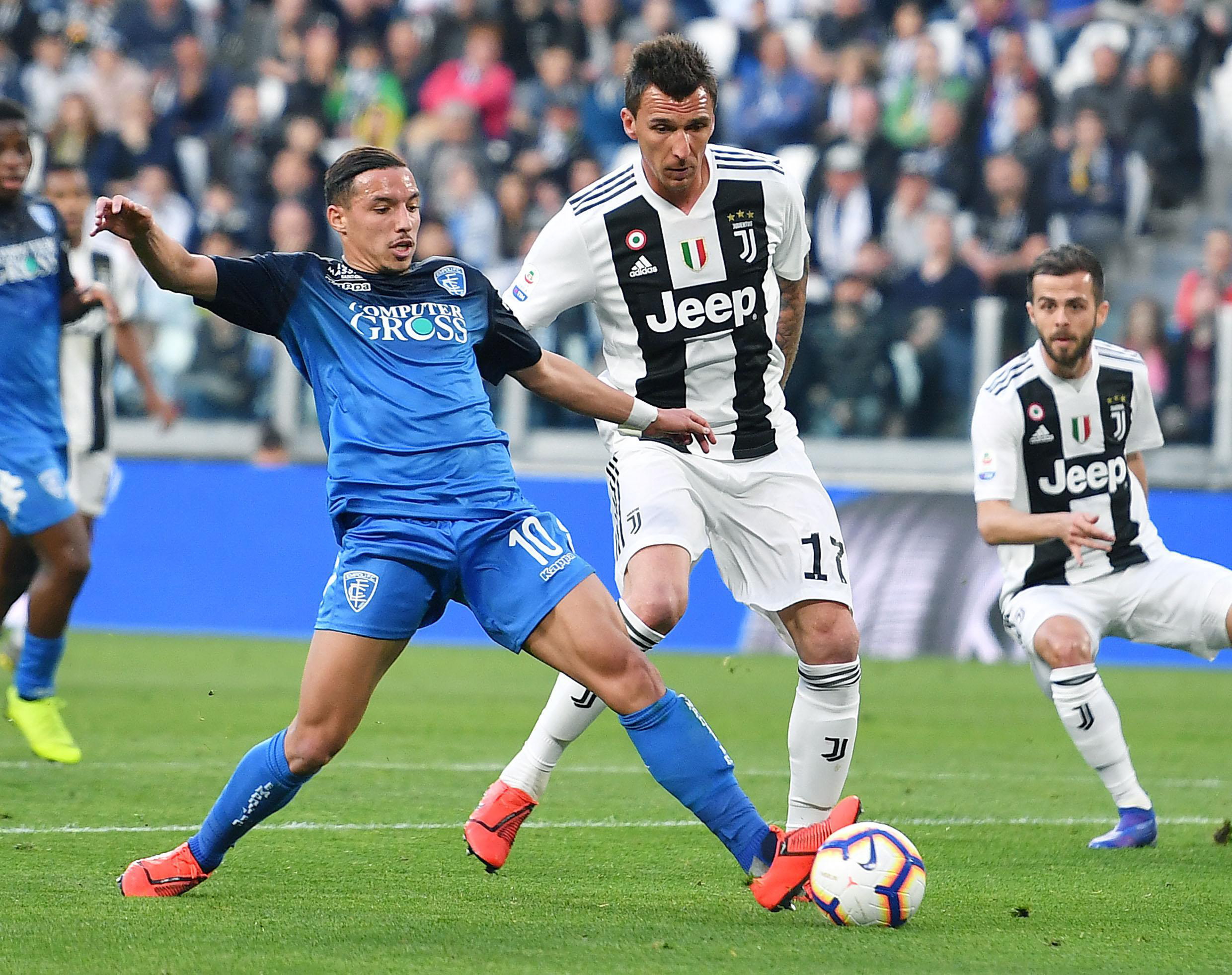 美记：德罗赞找到新东家不算太难，但去快船的话确实很难交易