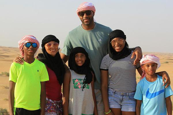 布尼达为何没首发？阿贾克斯主帅：他训练迟到了