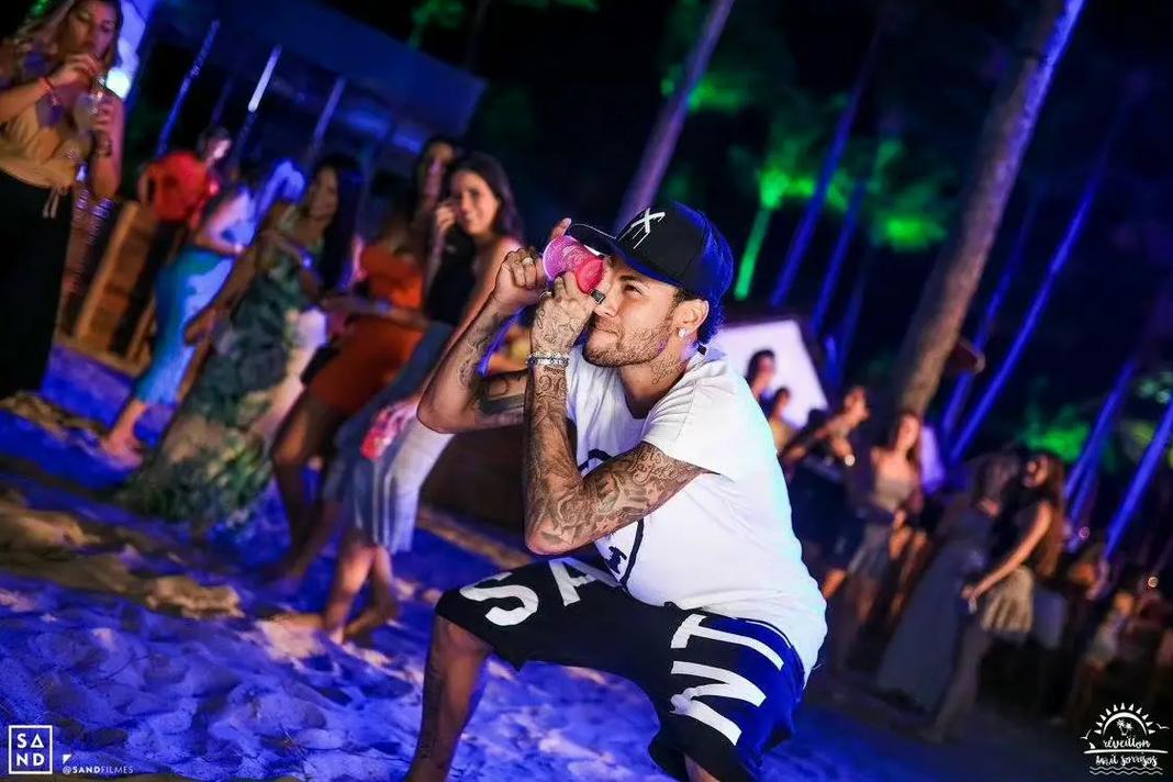 共和报：米兰正加速推进签回蒂亚戈-席尔瓦的交易