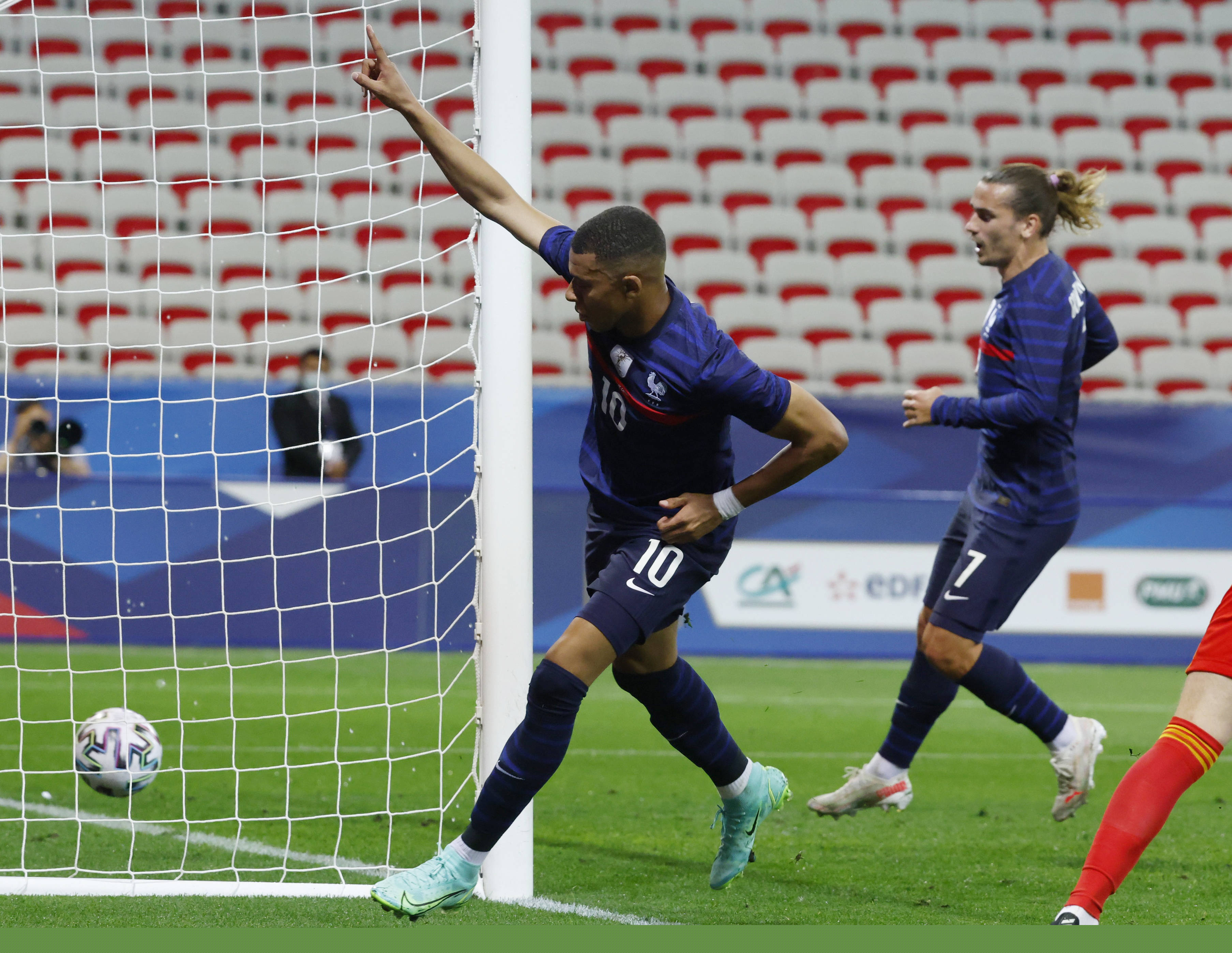 穆勒：越接近决赛看球的人越多，在数万球迷面前踢球令我兴奋