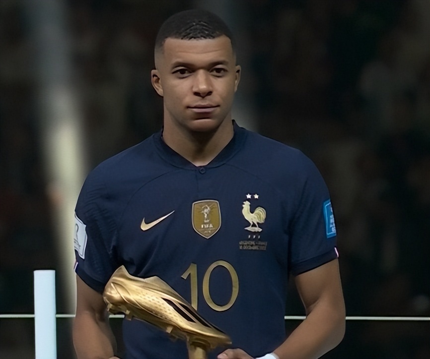 巴西足球最后的金球奖得主！18年前的巅峰卡卡到底有多强？