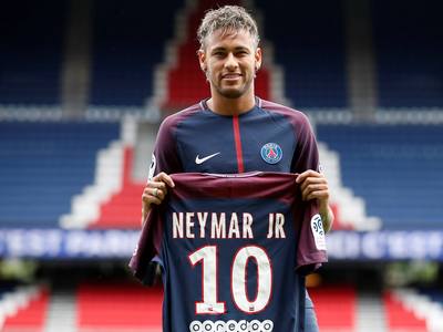 迈克·布朗：哈特整晚防字母哥都非常拼，唐斯进攻篮板很关键