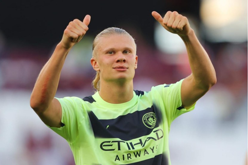 张伯伦代表阿森纳U21出战曼联U21，8年后再为枪手比赛