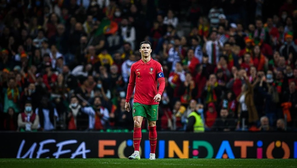 篮球篮网球迷为球队送上支持横幅