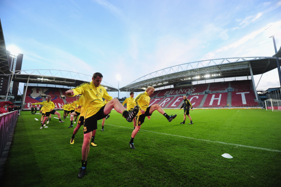 记者：赫伊森等5名后卫缺席皇马训练，阿森西奥遭遇病毒感染