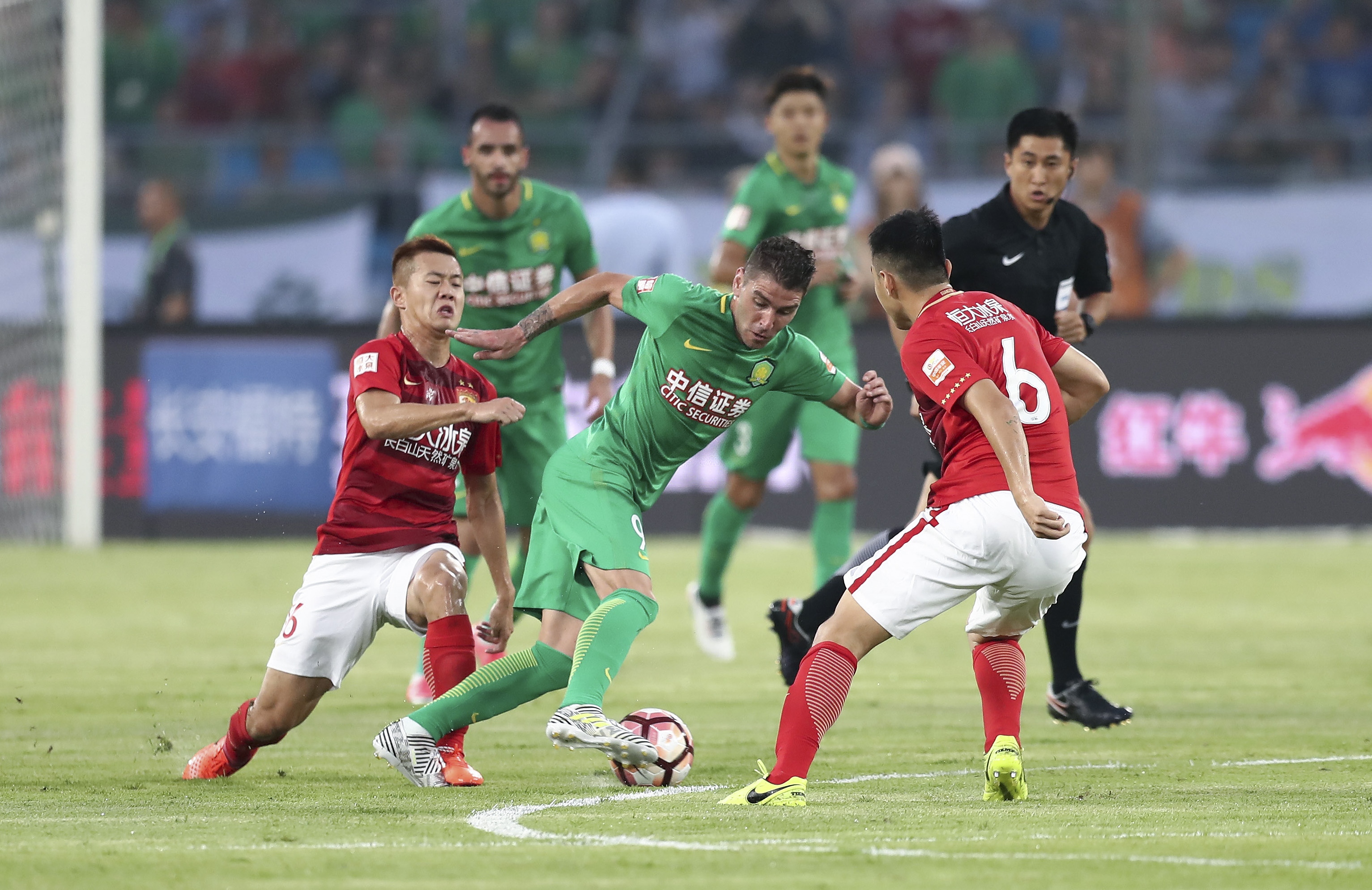 北京首钢大胜天津！新赛季首胜，马帝昂首秀11分，奥莫特2分