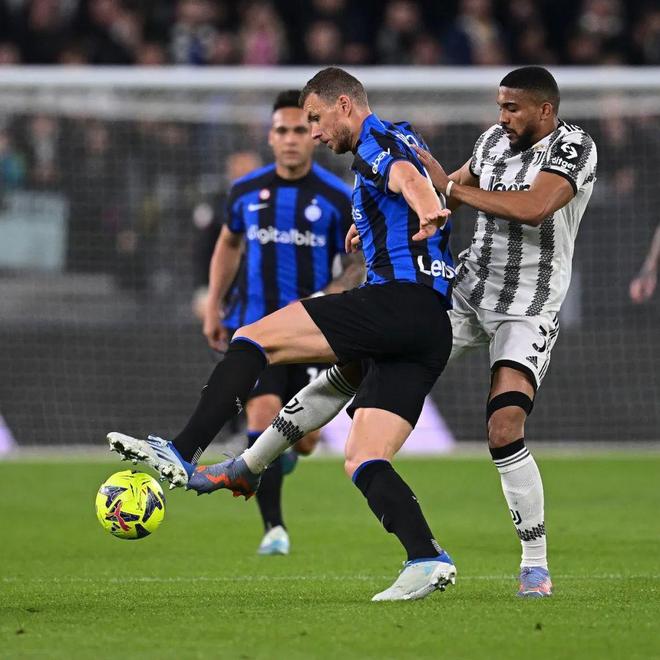 尼日利亚队队长埃孔宣布从国家队退役，期间共为国出战83场